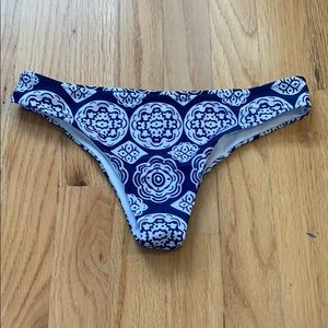 Printed blue and white swim bottom
